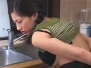 日本AV女優武藤蘭在廚房性愛